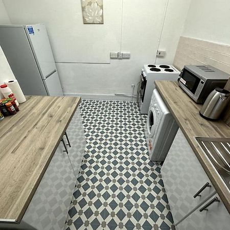 Incredible 2 Bedroom On Tower Bridge Лондон Екстериор снимка