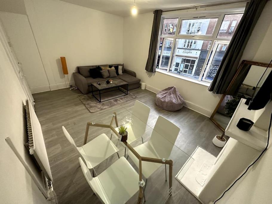Incredible 2 Bedroom On Tower Bridge Лондон Екстериор снимка