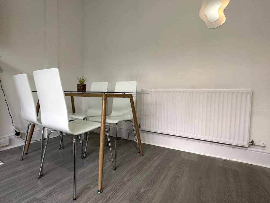 Incredible 2 Bedroom On Tower Bridge Лондон Екстериор снимка